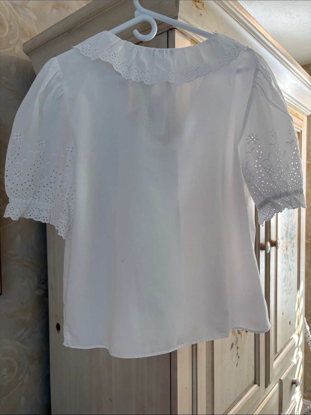 Ann Taylor Weekend 100% Cotton White Eyelet Ruffle Front Blouse - Picture 9 of 11